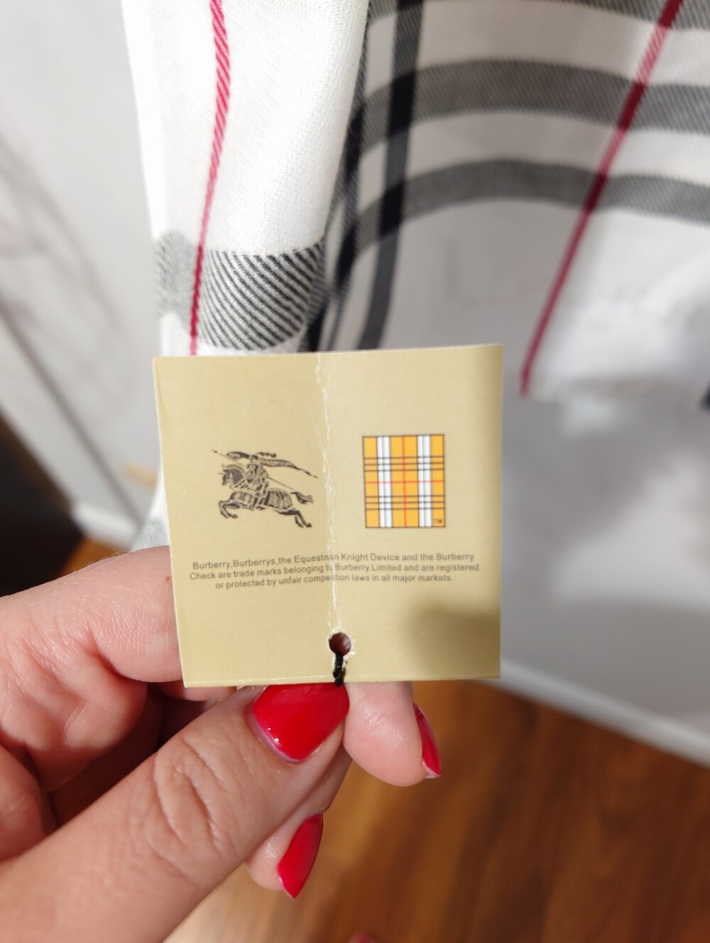 Burberry London Signature Check Jacquard Scarf Wrap Shawl White Black Red - Picture 6 of 8